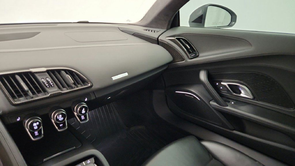 Used 2018 Audi R8 V10 RWD image 24