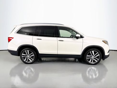 Certified 2018 Honda Pilot Touring image 4