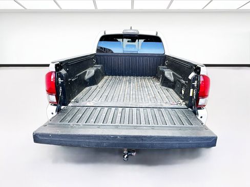 Used 2019 Toyota Tacoma TRD Off-Road w/ Technology Package image 16