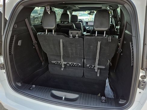 Used 2025 Chrysler Pacifica Limited FWD image 15