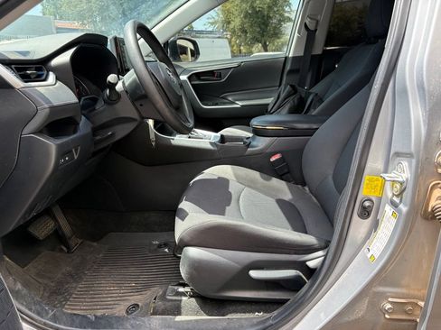 Used 2020 Toyota RAV4 LE w/ Carpet Mat Package FWD image 10
