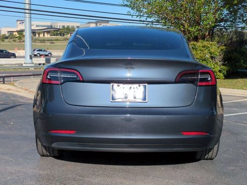 Used 2021 Tesla Model 3 Standard Range Plus image 7