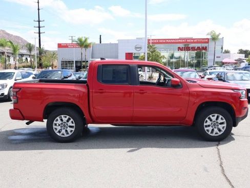 Used 2023 Nissan Frontier SV image 3