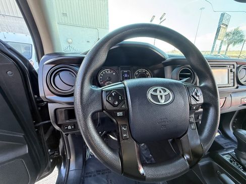 Used 2018 Toyota Tacoma SR AWD/4WD image 26
