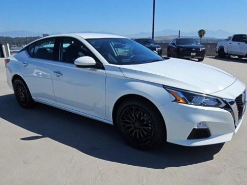 Used 2021 Nissan Altima 2.5 S FWD image 2