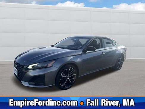 Used 2023 Nissan Altima 2.5 SR image 1