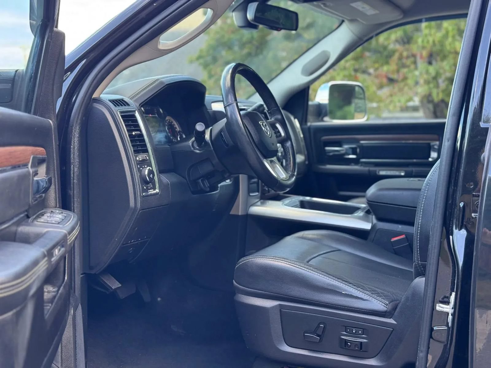 Used 2018 RAM 2500 Laramie w/ Snow Chief Group AWD/4WD image 9