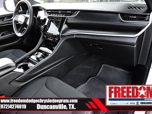 Certified 2025 Jeep Grand Cherokee L Laredo RWD image 12