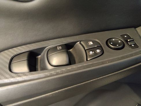 Used 2025 Nissan Sentra SV FWD image 27