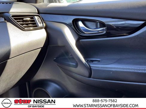 Used 2017 Nissan Rogue Sport SV image 34