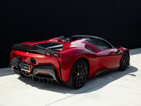 Certified 2025 Ferrari SF90 Spider AWD/4WD image 17