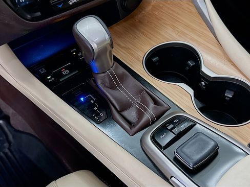 Used 2019 Lexus RX 450hL Premium image 25