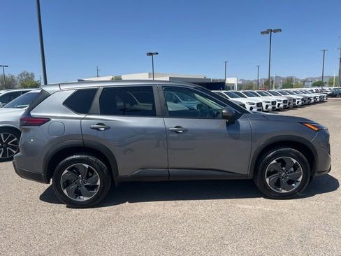 Used 2025 Nissan Rogue SV FWD image 2