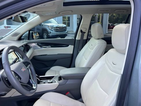Used 2023 Cadillac XT6 Premium Luxury FWD image 12
