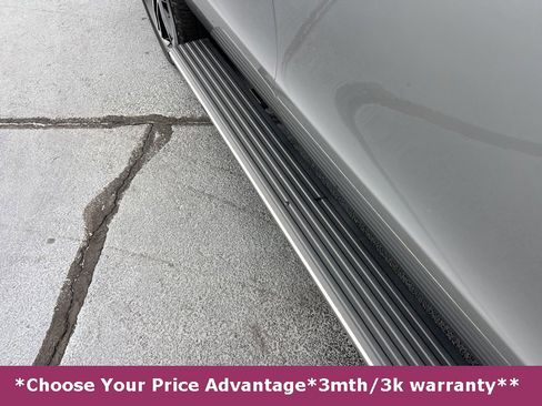 Used 2021 Ford Expedition Limited image 3