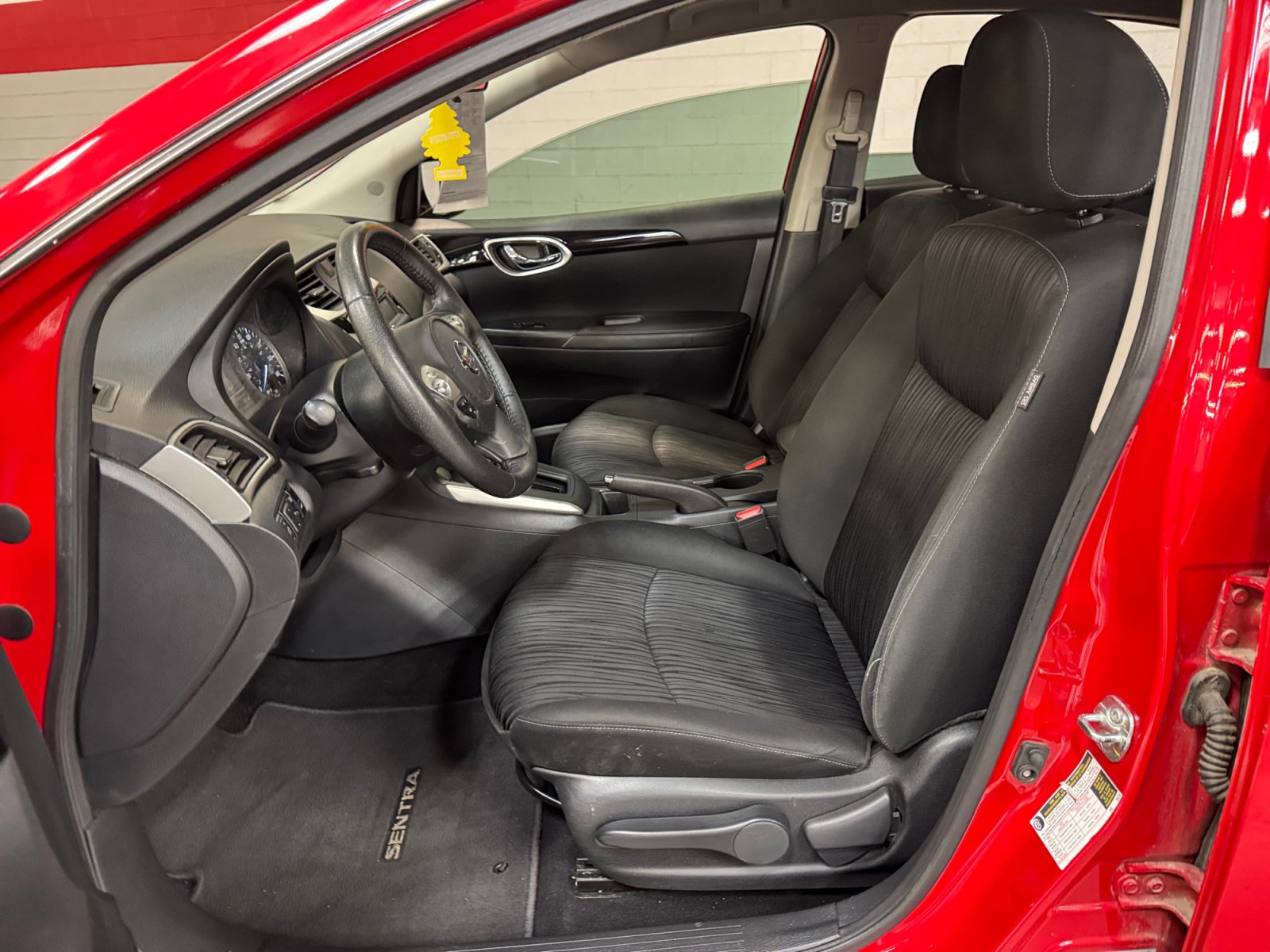 Used 2019 Nissan Sentra SV FWD image 14