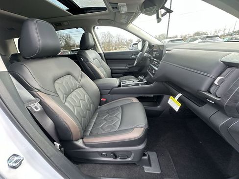New 2026 Nissan Pathfinder Platinum image 25