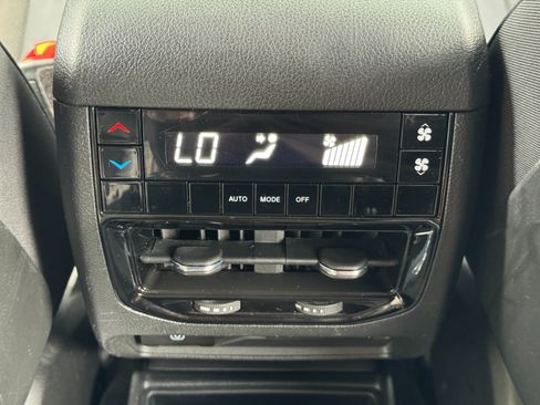 Used 2024 Jeep Grand Cherokee L Altitude AWD/4WD image 32