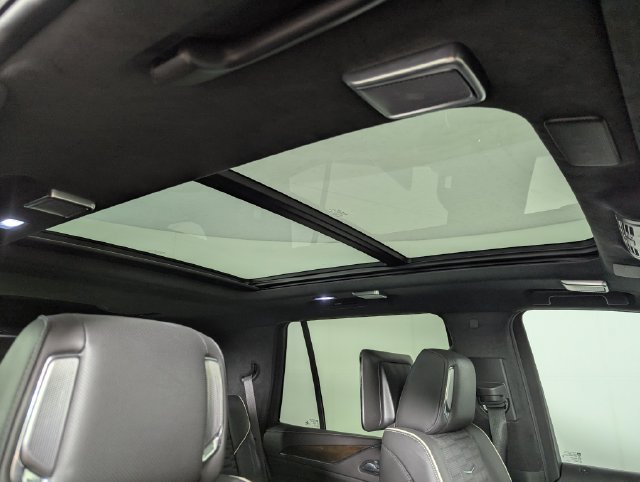 Used 2023 Cadillac Escalade Sport Platinum w/ Heavy-Duty Trailer Package AWD/4WD image 27