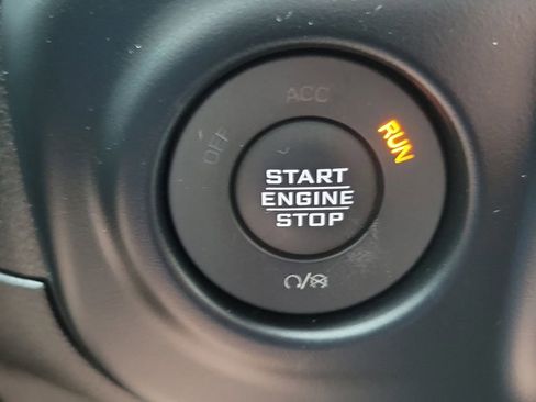 Used 2023 Jeep Gladiator Sport AWD/4WD image 34