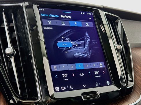 Used 2023 Volvo XC60 B5 Plus w/ Protection Package Premier image 16