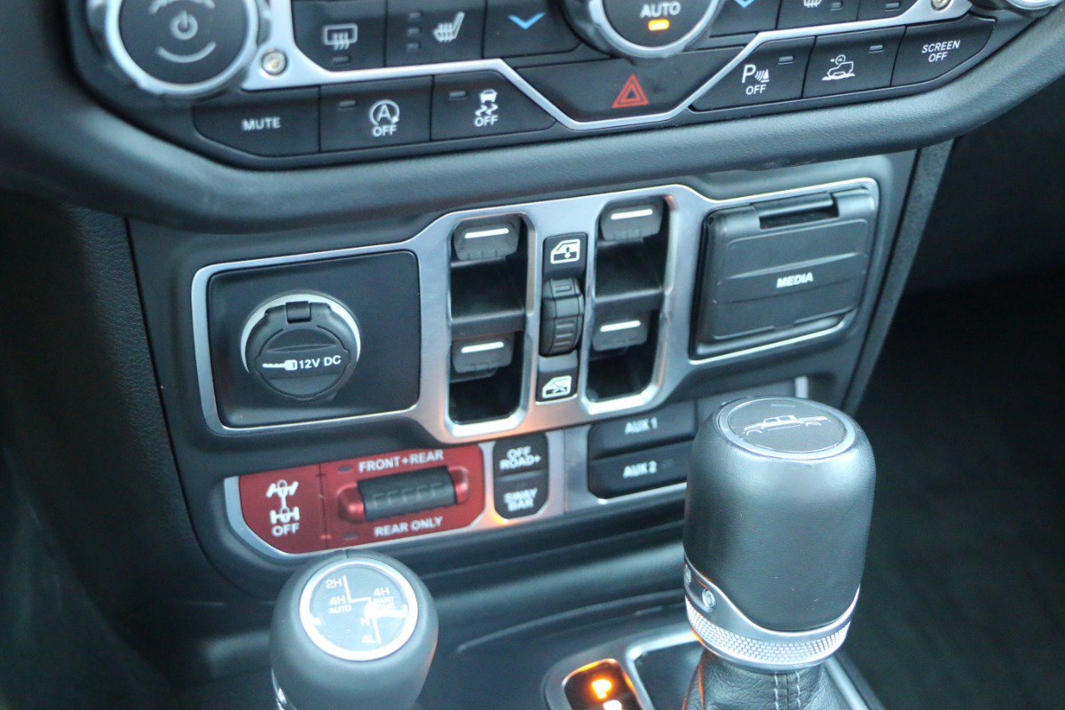 Used 2025 Jeep Gladiator Rubicon AWD/4WD image 22