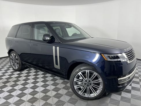Used 2025 Land Rover Range Rover SE AWD/4WD image 2