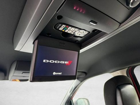 Used 2016 Dodge Grand Caravan SE FWD image 12