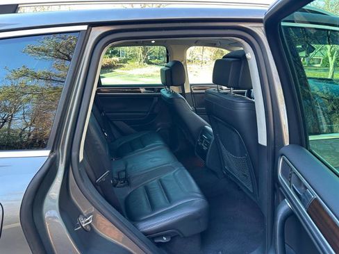Used 2015 Volkswagen Touareg VR6 AWD/4WD image 37