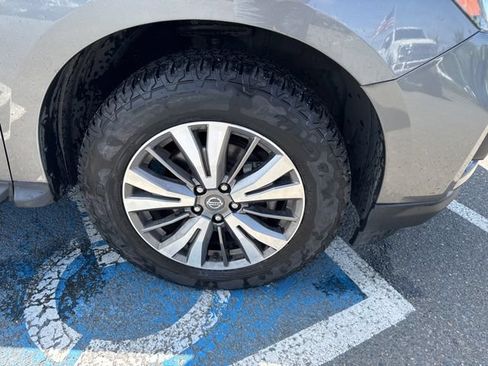 Used 2019 Nissan Pathfinder SL AWD/4WD image 39
