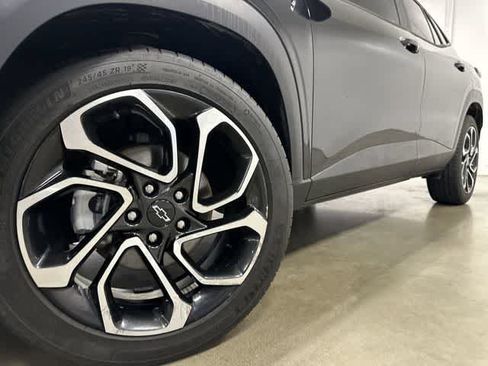 Used 2024 Chevrolet Trax RS w/ Sunroof Package FWD image 28