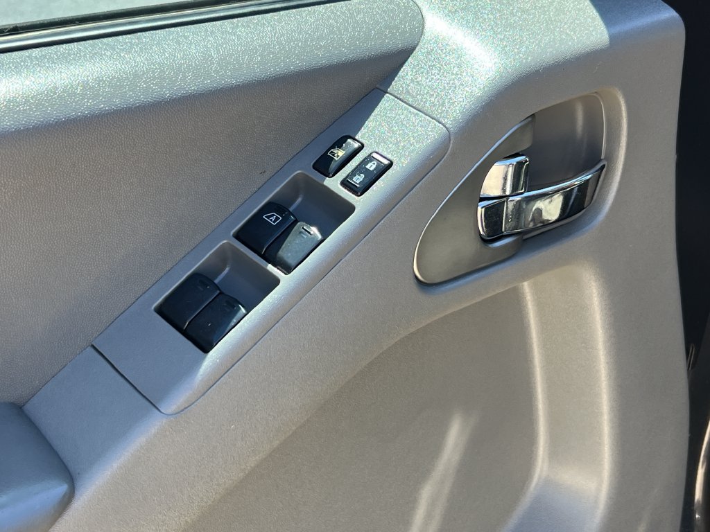 Used 2014 Nissan Frontier Desert Runner RWD image 6