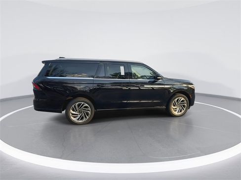 New 2026 Lincoln Navigator L Reserve image 9