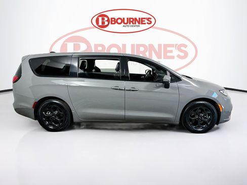 Used 2023 Chrysler Pacifica Touring-L w/ S Appearance Package FWD image 10