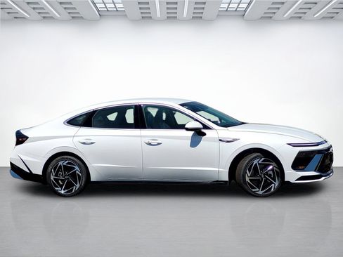 New 2026 Hyundai Sonata SEL FWD image 3