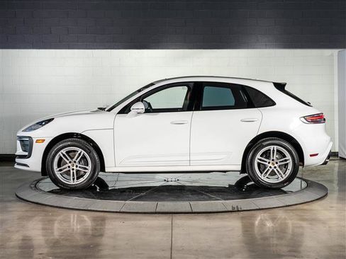 Used 2025 Porsche Macan image 2