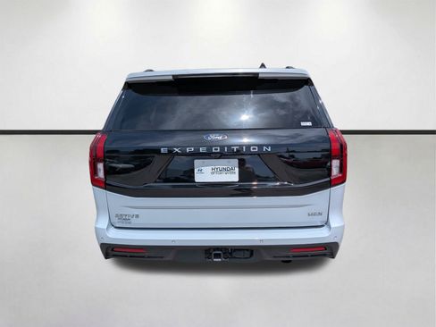 Used 2025 Ford Expedition Max Active AWD/4WD image 4