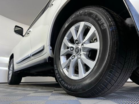Used 2018 Toyota Land Cruiser w/ Four Season Floor Mat Package AWD/4WD image 33