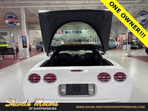 Used 2004 Chevrolet Corvette Base w/ Roof Package image 21