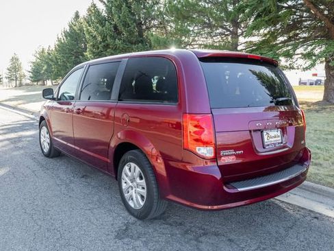 Used 2018 Dodge Grand Caravan SE w/ UConnect Hands-Free Group image 7