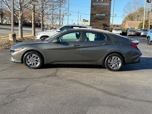 Certified 2024 Hyundai Elantra SEL image 3