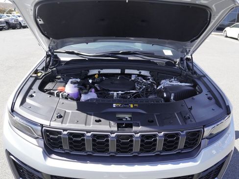 New 2026 Jeep Grand Cherokee Altitude image 28