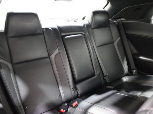 Used 2015 Dodge Challenger R/T Plus RWD image 21