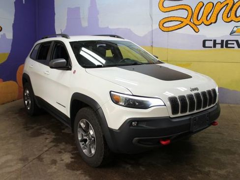Used 2019 Jeep Cherokee Trailhawk w/ Comfort & Convenience Group AWD/4WD image 3