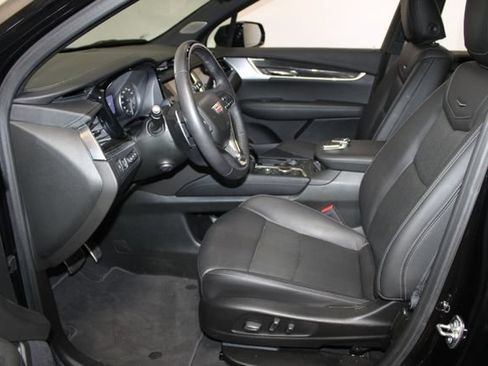 Used 2024 Cadillac XT6 Sport w/ Technology Package AWD/4WD image 8