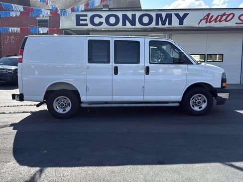 Used 2025 GMC Savana 2500 w/ Driver Convenience Package RWD image 2