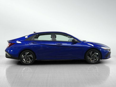 Used 2025 Hyundai Elantra Sport FWD image 6