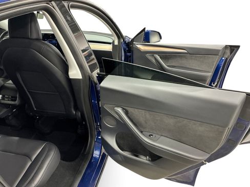 Certified 2023 Tesla Model Y Long Range AWD/4WD image 12