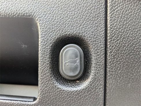 Used 2016 GMC Yukon SLT w/ Open Road Package image 10