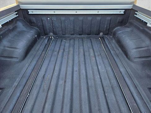 Used 2011 Nissan Frontier SV w/ SV Premium Utility Pkg RWD image 6